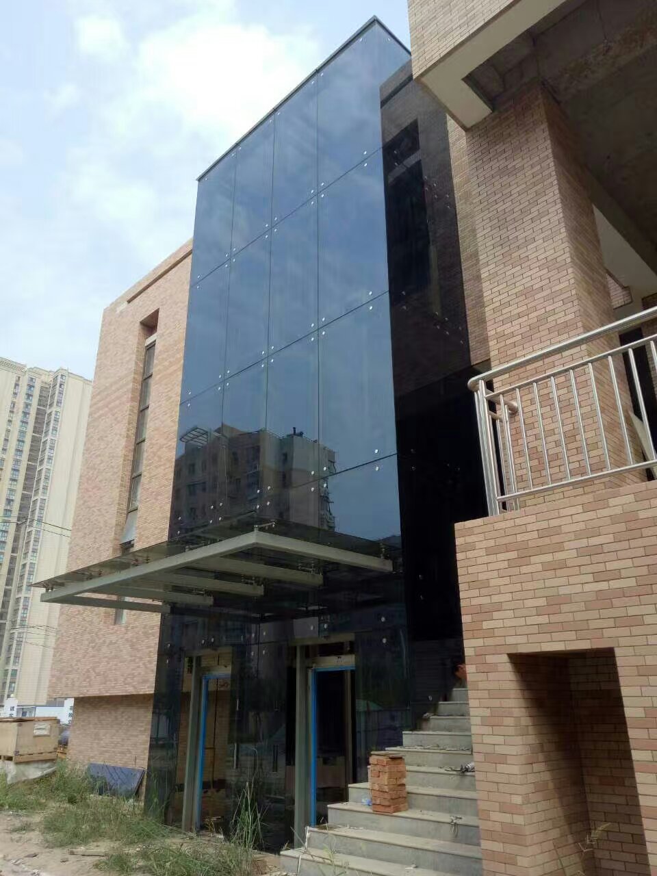 陜西科技大學在眾多企業(yè)中選擇了錦達玻璃幕墻